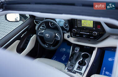 Внедорожник / Кроссовер Toyota Highlander 2022 в 