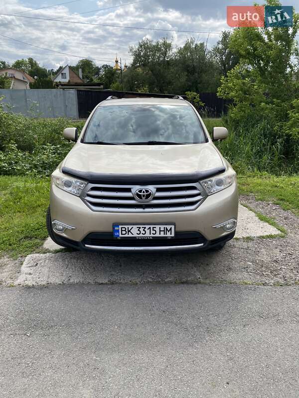 Внедорожник / Кроссовер Toyota Highlander 2012 в 