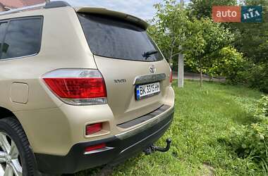 Внедорожник / Кроссовер Toyota Highlander 2012 в 