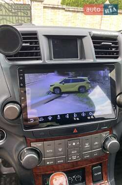 Внедорожник / Кроссовер Toyota Highlander 2012 в 