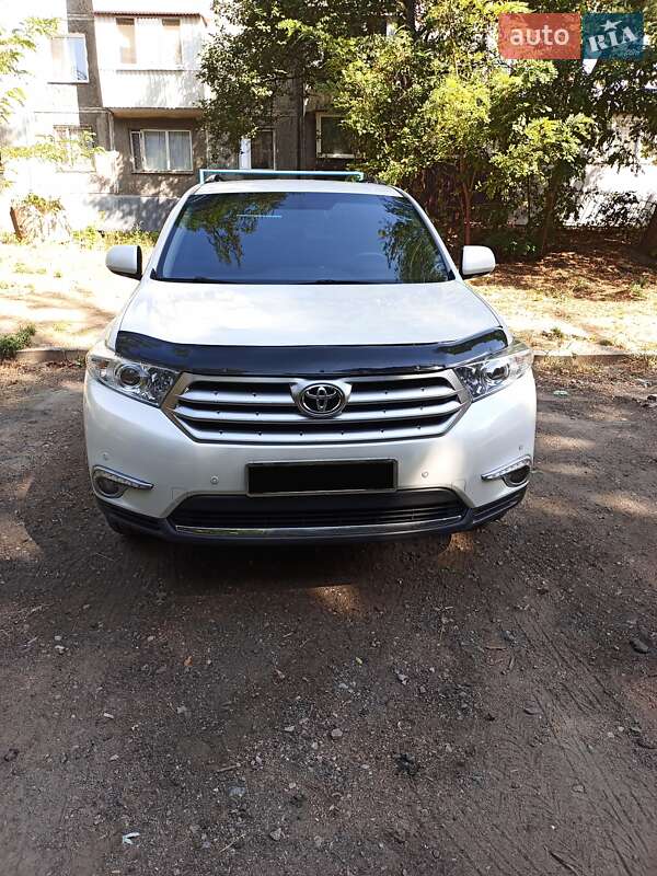 Внедорожник / Кроссовер Toyota Highlander 2011 в Запорожье