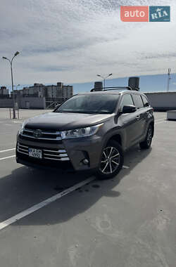 Внедорожник / Кроссовер Toyota Highlander 2018 в Киеве