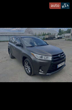 Позашляховик / Кросовер Toyota Highlander 2017 в Києві