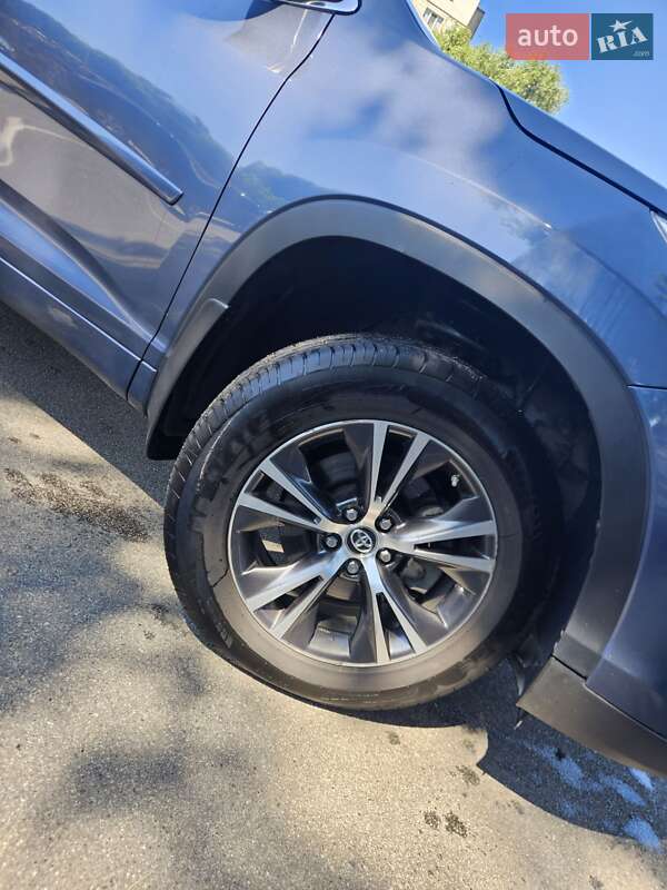 Позашляховик / Кросовер Toyota Highlander 2017 в Києві