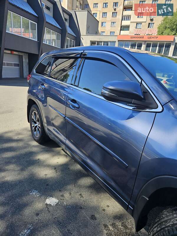 Позашляховик / Кросовер Toyota Highlander 2017 в Києві