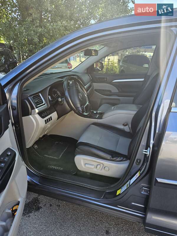 Позашляховик / Кросовер Toyota Highlander 2017 в Києві