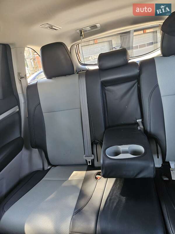Позашляховик / Кросовер Toyota Highlander 2017 в Києві