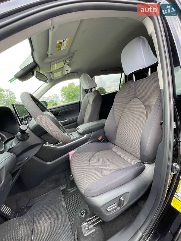Внедорожник / Кроссовер Toyota Highlander 2023 в Львове