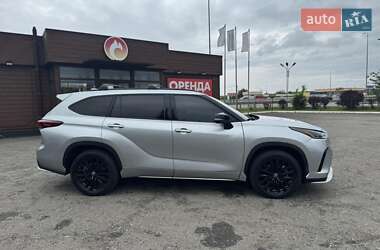 Позашляховик / Кросовер Toyota Highlander 2023 в 