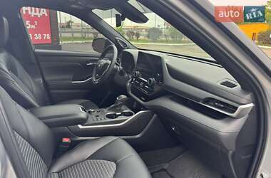 Позашляховик / Кросовер Toyota Highlander 2023 в 