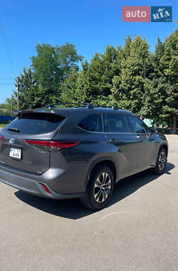 Внедорожник / Кроссовер Toyota Highlander 2020 в 
