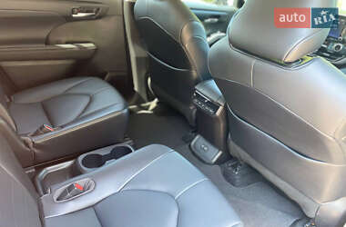 Внедорожник / Кроссовер Toyota Highlander 2020 в 