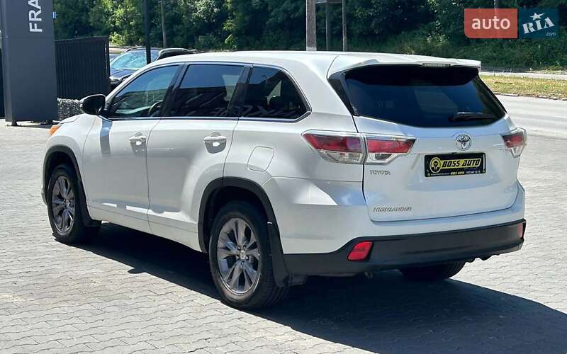 Внедорожник / Кроссовер Toyota Highlander 2015 в Черновцах
