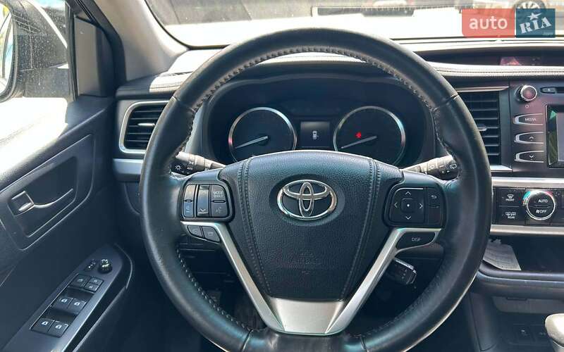 Внедорожник / Кроссовер Toyota Highlander 2015 в Черновцах