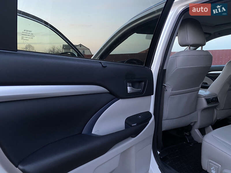 Позашляховик / Кросовер Toyota Highlander 2016 в Хмельницькому