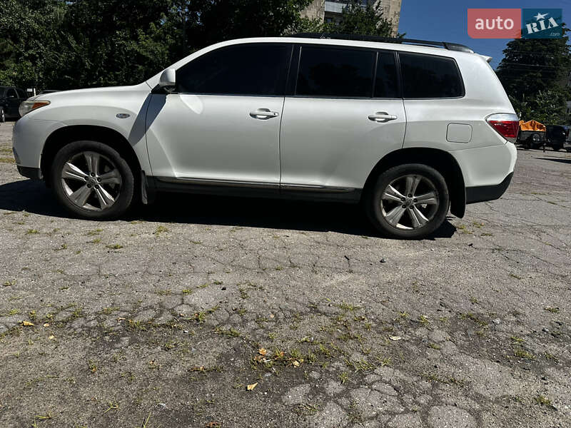 Позашляховик / Кросовер Toyota Highlander 2011 в Полтаві