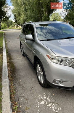 Внедорожник / Кроссовер Toyota Highlander 2013 в 