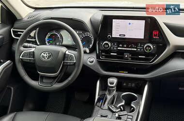Позашляховик / Кросовер Toyota Highlander 2023 в 