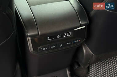 Позашляховик / Кросовер Toyota Highlander 2023 в 