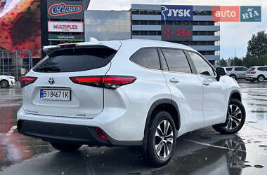 Позашляховик / Кросовер Toyota Highlander 2023 в 