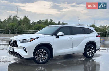 Позашляховик / Кросовер Toyota Highlander 2023 в 