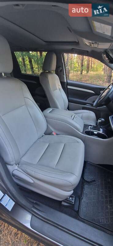 Внедорожник / Кроссовер Toyota Highlander 2016 в Броварах