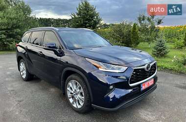 Позашляховик / Кросовер Toyota Highlander 2022 в Києві