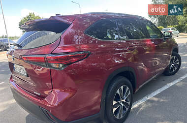 Внедорожник / Кроссовер Toyota Highlander 2022 в 