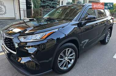 Внедорожник / Кроссовер Toyota Highlander 2022 в Киеве