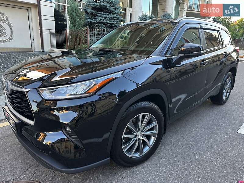 Внедорожник / Кроссовер Toyota Highlander 2022 в Киеве