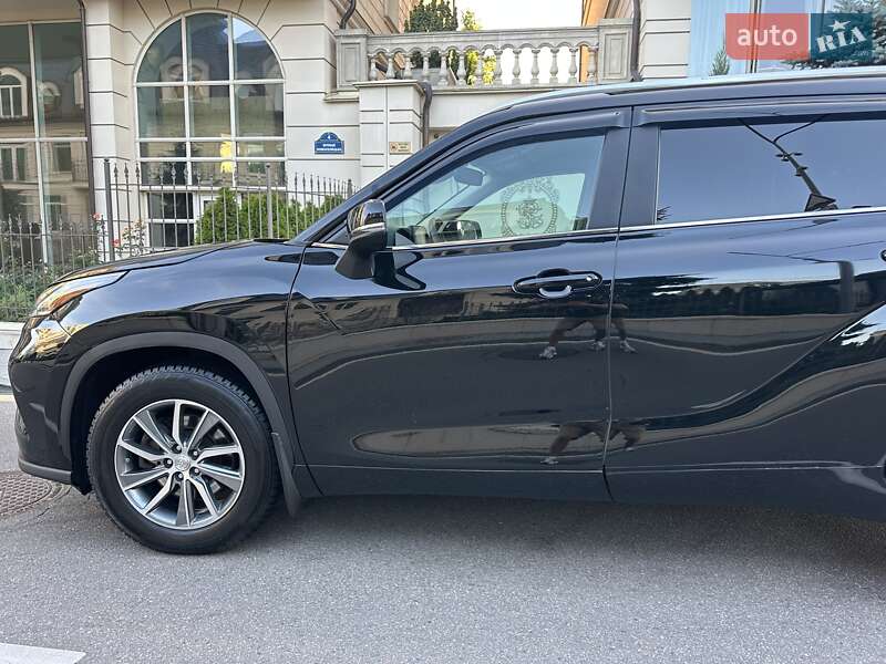 Внедорожник / Кроссовер Toyota Highlander 2022 в Киеве
