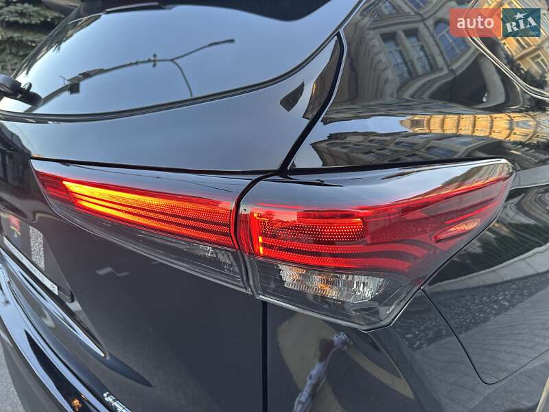 Внедорожник / Кроссовер Toyota Highlander 2022 в Киеве