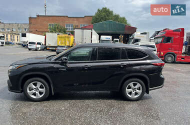 Внедорожник / Кроссовер Toyota Highlander 2020 в 