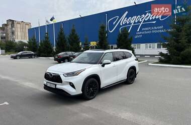 Внедорожник / Кроссовер Toyota Highlander 2025 в 