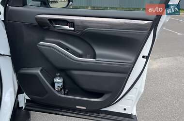 Внедорожник / Кроссовер Toyota Highlander 2025 в 