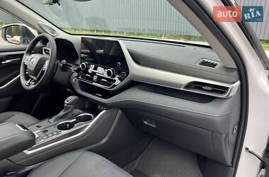 Внедорожник / Кроссовер Toyota Highlander 2025 в 