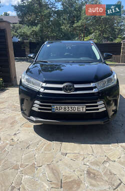 Внедорожник / Кроссовер Toyota Highlander 2017 в Киеве
