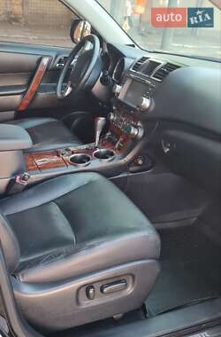 Внедорожник / Кроссовер Toyota Highlander 2012 в 