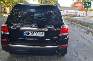 Внедорожник / Кроссовер Toyota Highlander 2012 в 