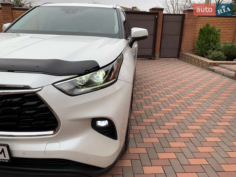 Позашляховик / Кросовер Toyota Highlander 2020 в Кривому Розі