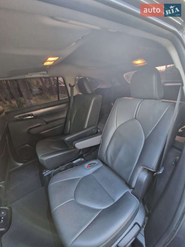 Позашляховик / Кросовер Toyota Highlander 2020 в Києві