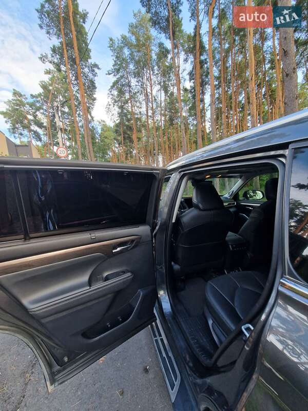 Позашляховик / Кросовер Toyota Highlander 2020 в Києві