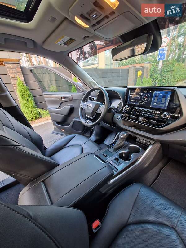 Позашляховик / Кросовер Toyota Highlander 2020 в Києві