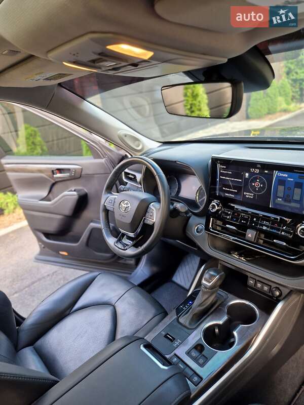 Позашляховик / Кросовер Toyota Highlander 2020 в Києві
