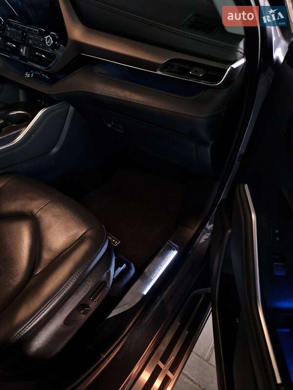 Позашляховик / Кросовер Toyota Highlander 2020 в Києві