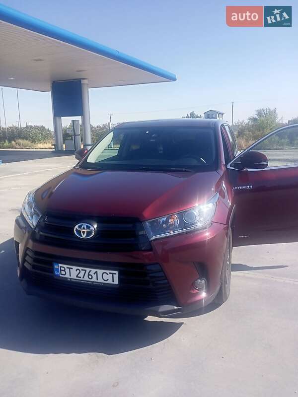 Внедорожник / Кроссовер Toyota Highlander 2018 в 