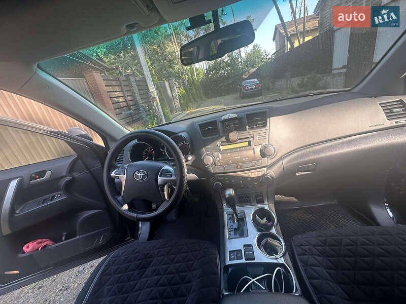 Внедорожник / Кроссовер Toyota Highlander 2010 в Киеве