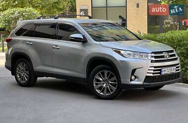 Внедорожник / Кроссовер Toyota Highlander 2018 в Киеве