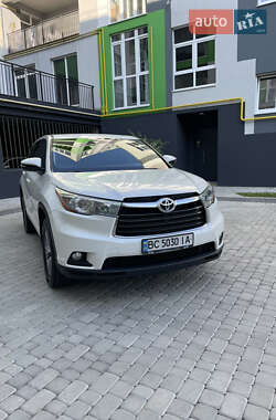 Позашляховик / Кросовер Toyota Highlander 2015 в Львові