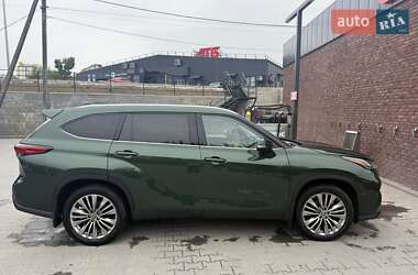 Внедорожник / Кроссовер Toyota Highlander 2022 в Хмельницком